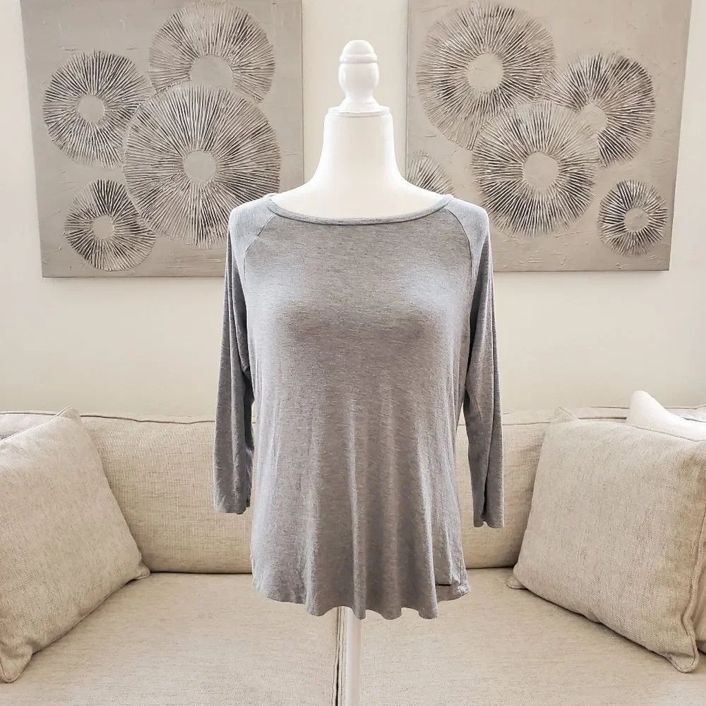 🌹 TAHARI 🌹 3/4 Sleeve Scoop Neck T-shirt - [Medium, Gray]